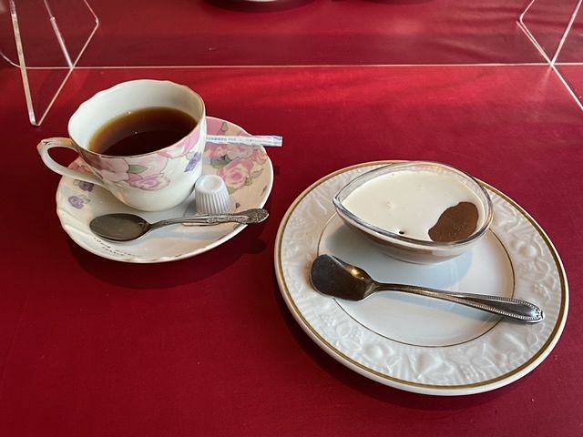 食後の紅茶とデザート