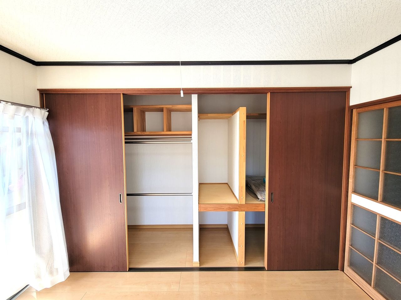 収納 大容量の収納付きです。室内をスッキリ使うことができます。