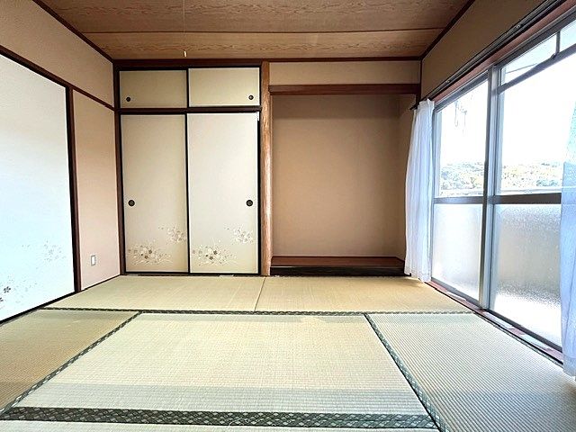 和室 押し入れ、床の間が趣があります。