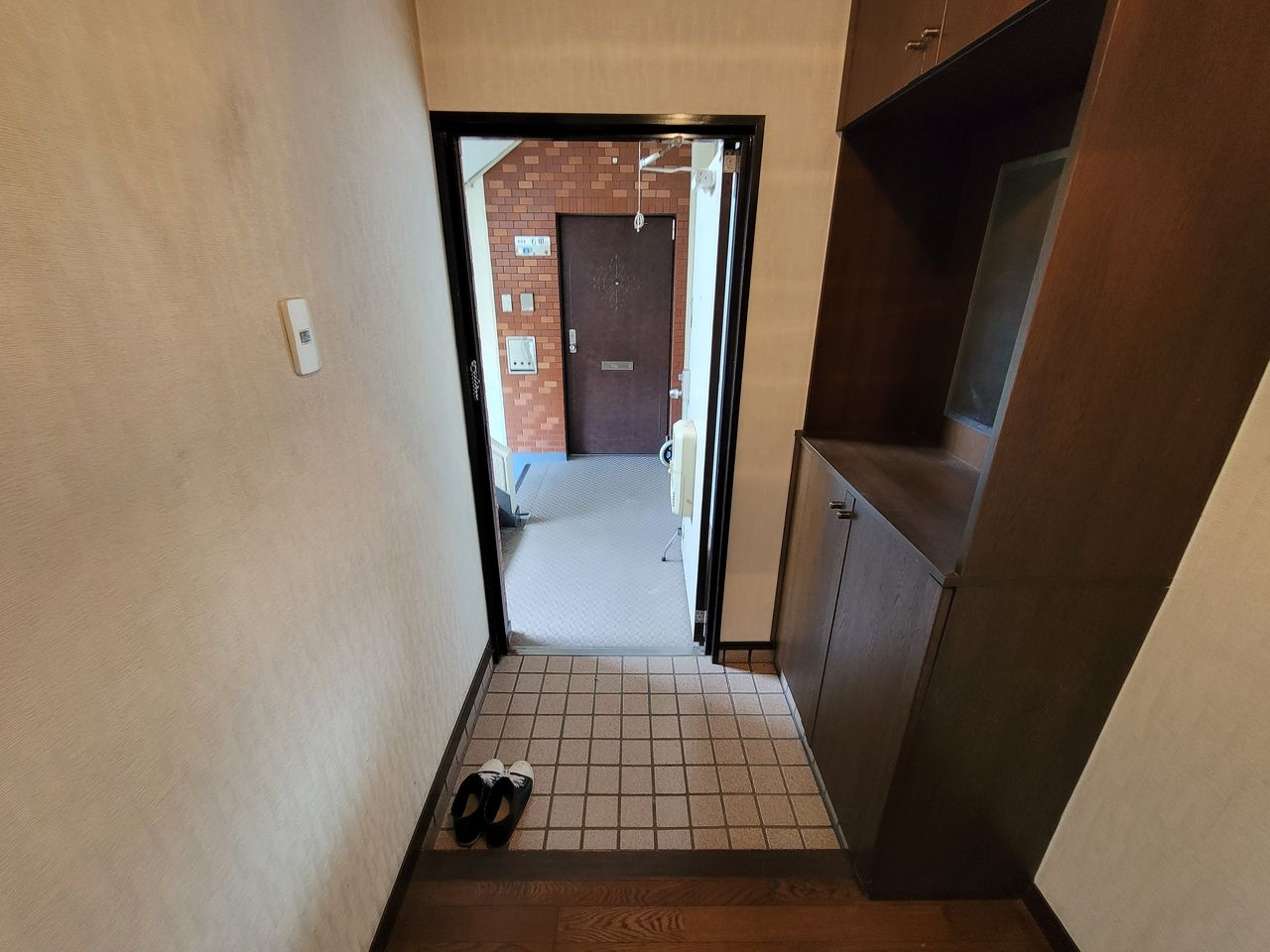 玄関 段差が少なく配慮されています。