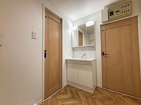 洗面所 水廻りを新品交換しています。