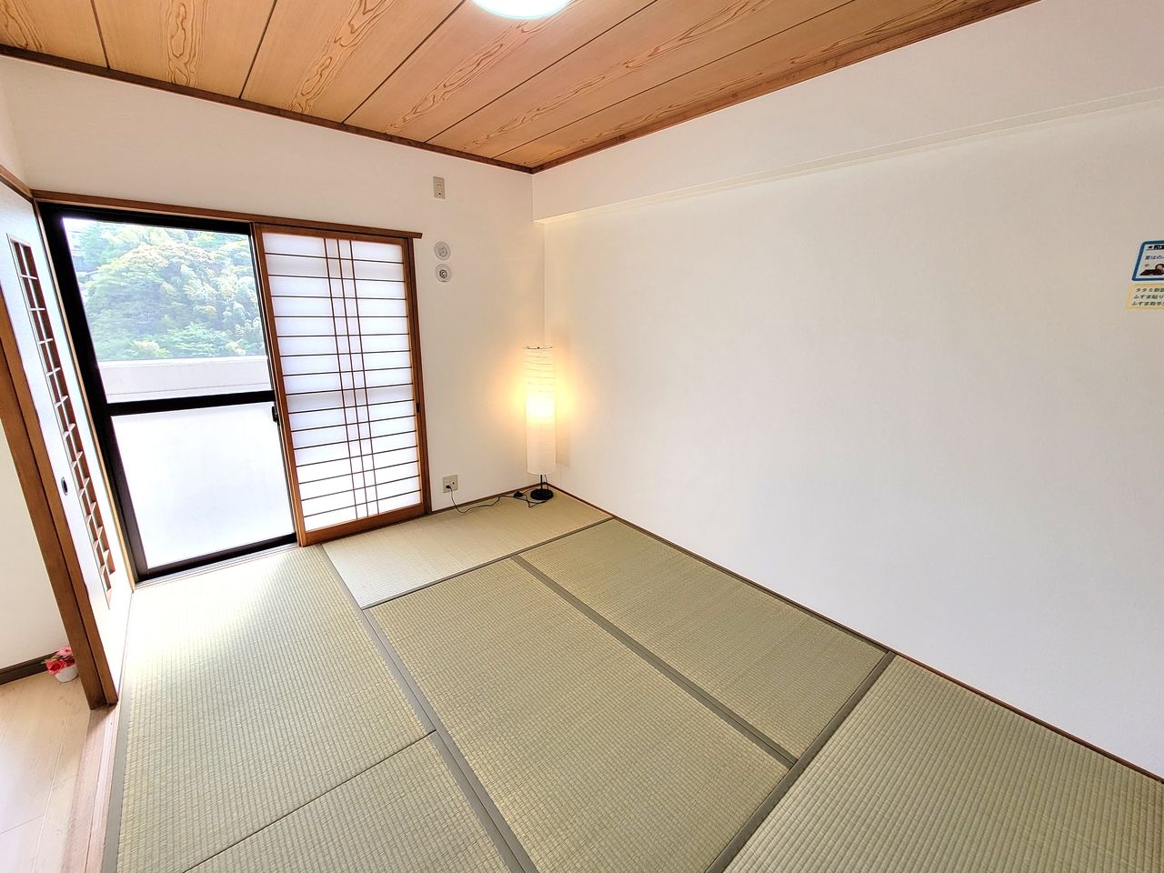 和室 6帖の和室です。畳の表替えしています。