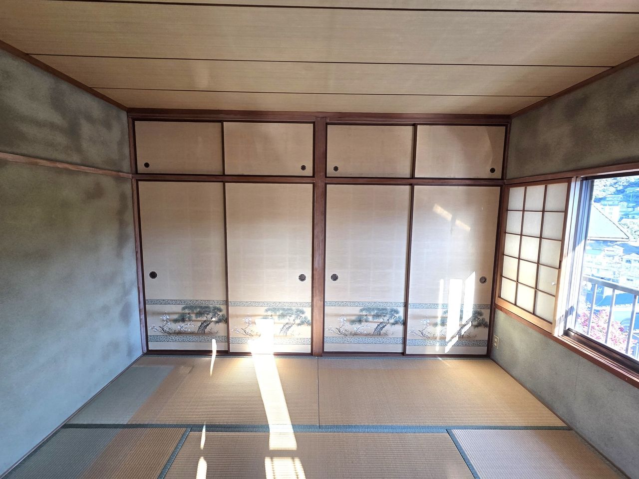 収納 一面は収納になっています。