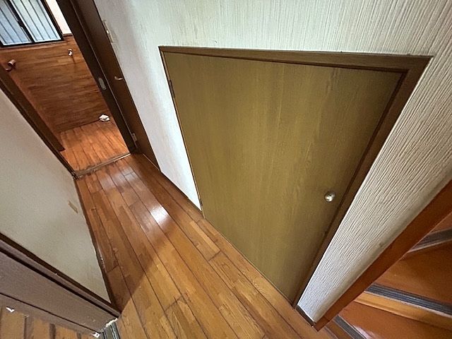 収納 階段下にも収納があります。