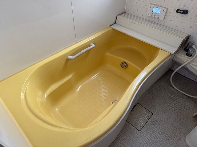 浴室 ゆったり入れる浴槽です。※家具消し加工しています。