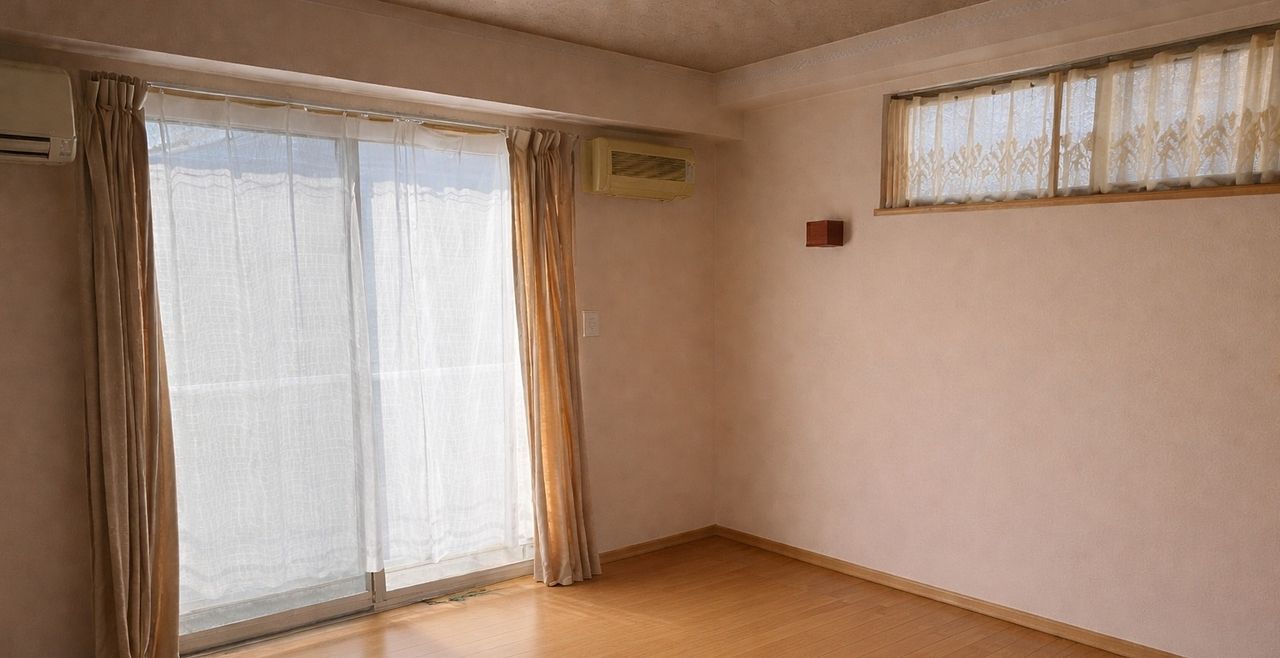 洋室 窓が多く室内が明るいです。※家具消し加工しています。