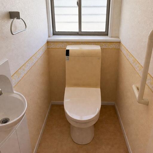 トイレ 2階にもトイレがあります。※家具消し加工しています。