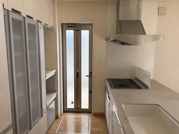 キッチン 収納豊富なキッチンです。※家具消し加工しています。