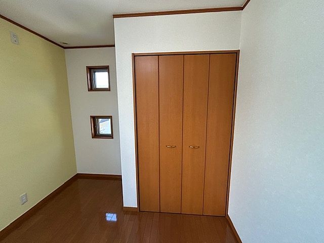 収納 ハンガーパイプもついています。