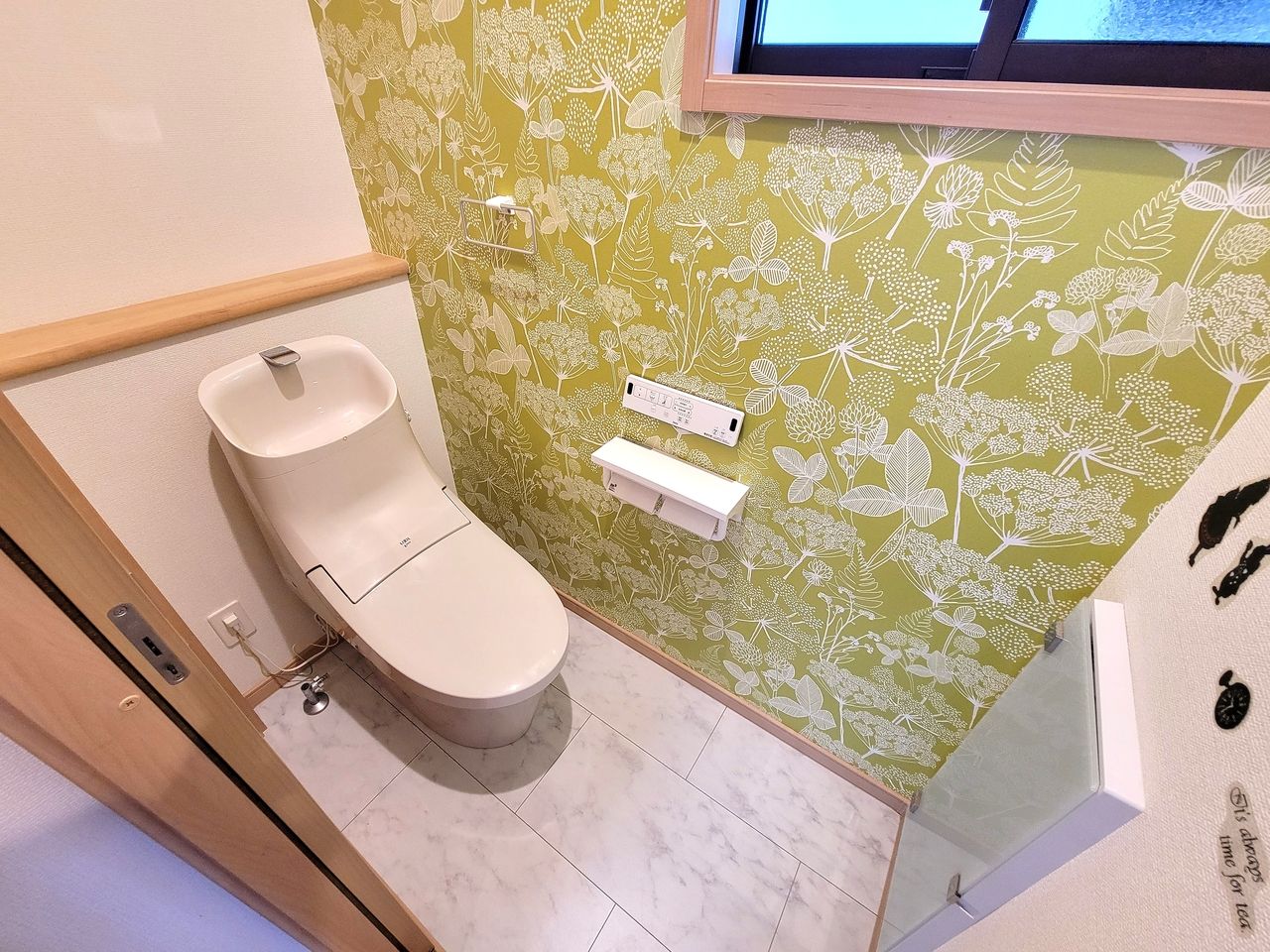 トイレ トイレは1階と2階にあります。窓もあるので換気もしっかりできます。朝の混雑時に便利です。