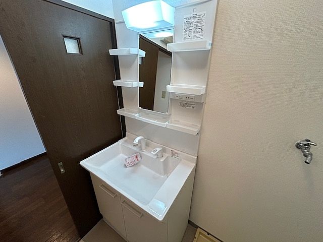 洗面化粧台 シャワー付き洗面化粧台です。