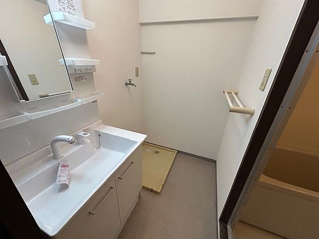 洗面所 室内洗濯機置き場があります。