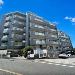 サンパーク門司緑ヶ丘 敷地内駐車場1台あります。
