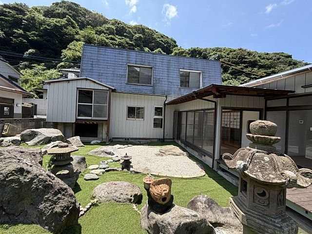 庭 庭を眺めながらのんびり過ごすことが出来ます。
