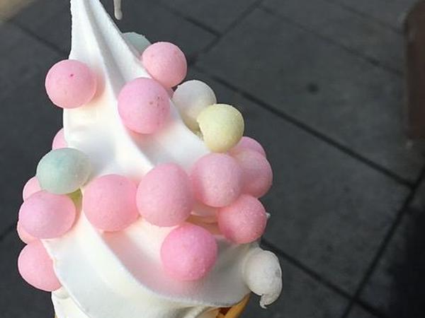 食べることが大好きです♪ご当地ソフトクリームがあるとついつい食べてしまいます(笑)